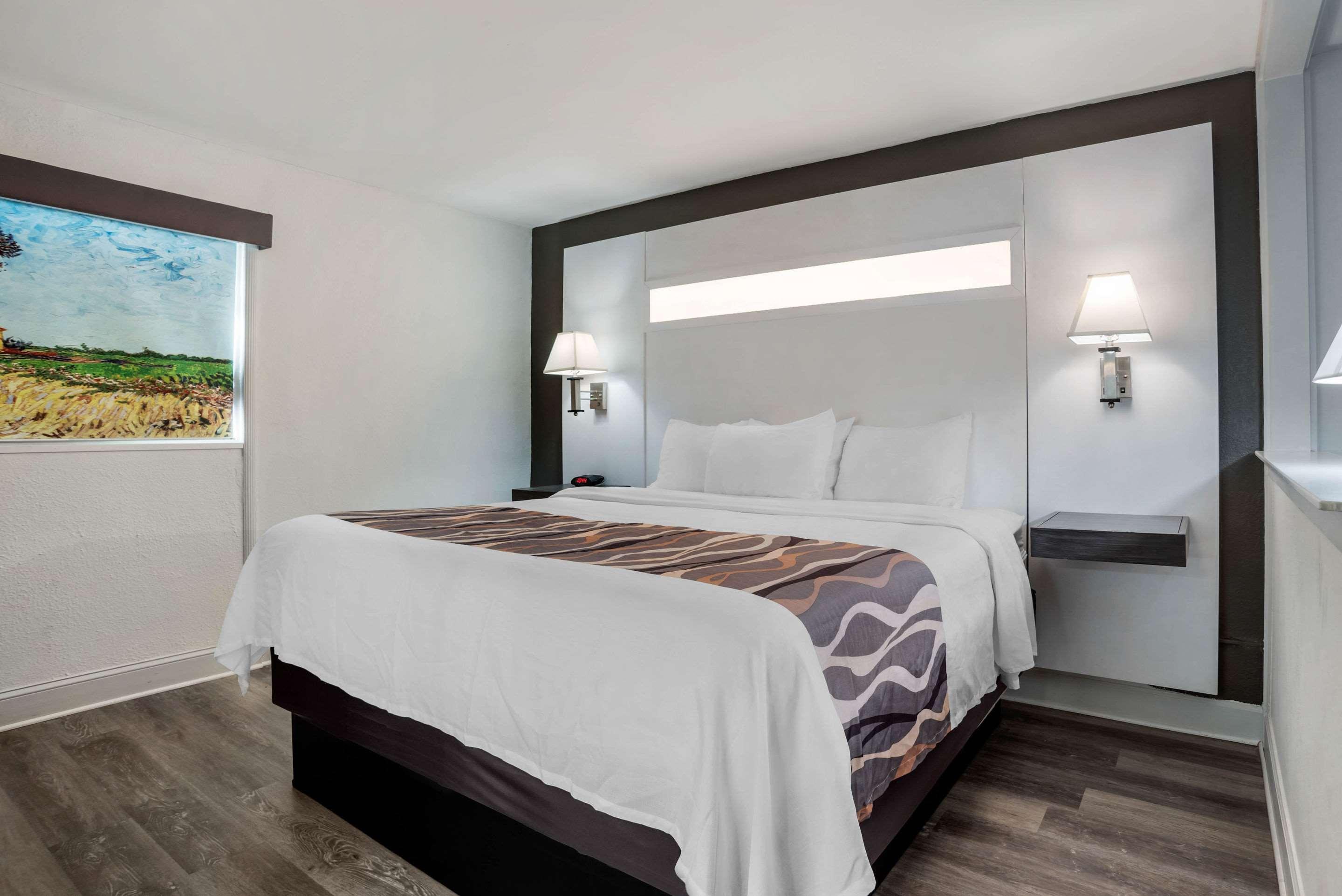 Baymont By Wyndham Montgomery Al Екстериор снимка